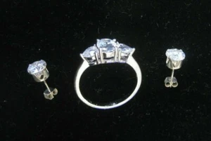 ANILLO DE COMPROMISO EN PLATA DE LEY Y ROHADIUM W CZs, TAMAÑOS 6-7 Y 8 PENDIENTES GRATIS - Imagen 1 de 6