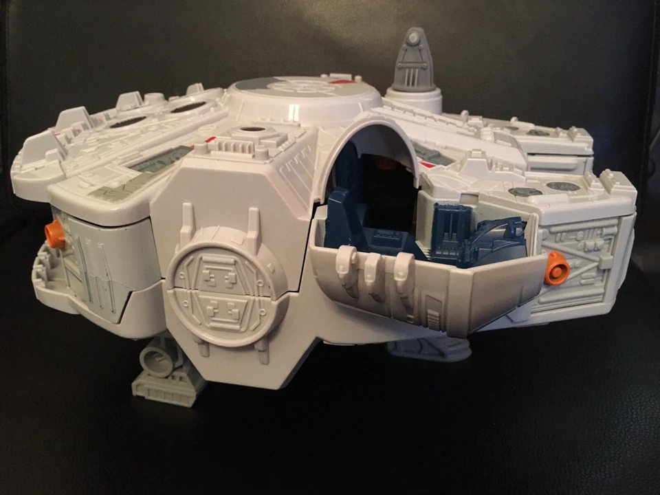 Nave espacial Star Wars 2011 Halcón Milenario. Foto 1 de 4