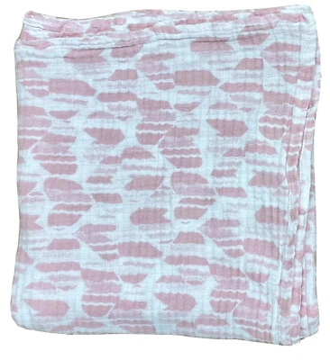 "Manta de muselina de algodón blanca con corazones rosas Aden & Anais Briar 44""" Foto 1 de 4