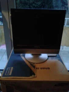 NEUER FLACH BILD FERNSEHER SAMSUNG 15 ZOLL SLIM LCD TV With Style - Bild 1 von 1