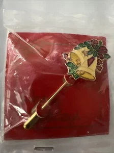 Vintage Christmas Pin Bells & Wreath Straight Pin 1970s New Sealed With Tag 15p - Picture 1 of 6
