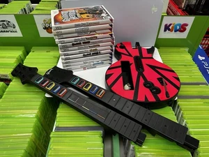 Guitar Hero Bundle | Gitarre + 12 Spiele | Nintendo Wii | PAL - Foto 1 di 3