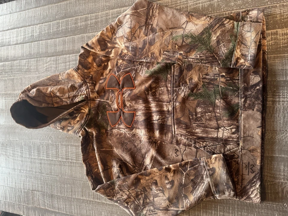Sudadera con Capucha Under Armour Árbol Real Camuflada Naranja Brillante UA Exterior Juvenil Talla YXL Foto 1 de 1