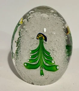 Paperweight with painted Christmas tree - Picture 1 of 2