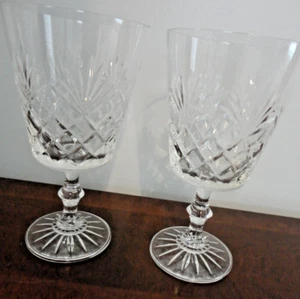 VINTAGE EDINBURGH CRYSTAL SET OF 2 WINE GLASSES - Picture 1 of 9