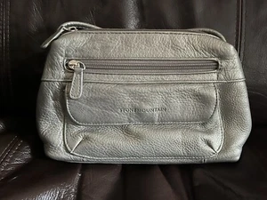 NEW STONE MOUNTAIN Grey Genuine Leather Crossbody Bag - Picture 1 of 14
