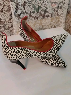 Bomba Dalmation J.Renee recortada en rojo Foto 1 de 4