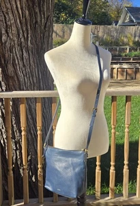 Fossil Navy Leather Purse Small Crossbody Gold Toned Hardware Square Key EUC  - Picture 1 of 10