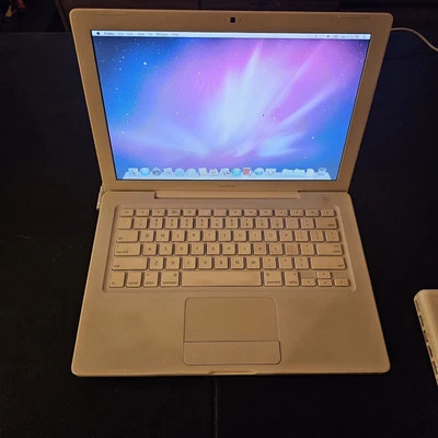 Apple MacBook A1181 13.3"  Early 2008 2.4GHz Core 2 Duo 2GB RAM 120GB HDD - Image 1 of 4