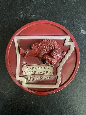 Vintage ARKANSAS RAZORBACK CHALKWARE Wall Plaque 3D Hog Wooo Pig Soooiee Chalk Cover