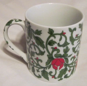 Williams Sonoma Christmas Holly Berry Ceramic Coffee Mug Cup made in Japan - Picture 1 of 6
