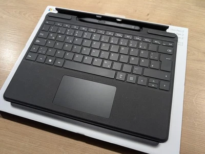 Surface Pro Keyboard mit Slim Pen 2, Sehr Guter Zustand, Alcantara, Schwarz - Bild 1 von 4