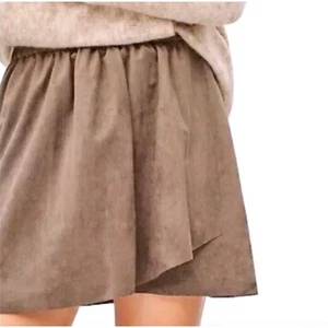 Aritzia's Wilfred Free Women's Nescher Vegan Suede Faux Wrap Mini Skirt Camel M - Picture 1 of 10