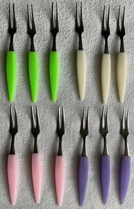 Set Of 12x Vintage Pickle/Cocktail/Olive/Fondue Forks With Plastic Handles - Picture 1 of 11