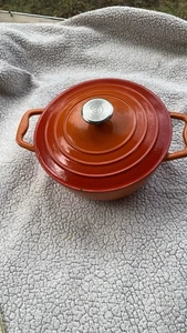 Le Creuset Emaille Gusseisen Dutch Oven Orange Rot Flamme Doppelgriff Deckel 12x4x9 - Bild 1 von 10