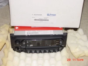 Radio estéreo AM FM 1999 2000 01 02 03 04 MoPar nuevo en caja CD Dodge Chrysler Jeep RAM - Imagen 1 de 1