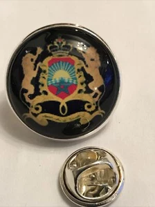 GROS PIN'S 2cm ASPECT Métal Argenté Armoirie Blason Royaume Royale Maroc 🇲🇦 - Picture 1 of 2