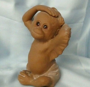 BABY ORANGUTAN MONKEY VINTAGE POTTERY STATUE RUTLEDGE #866 FREEMAN-McFARLIN USA - Picture 1 of 9