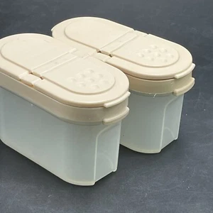 2 Tupperware Spice Shakers Modular Mates Clear Beige Flip Top Lid Seal Vtg 1843 - Picture 1 of 9