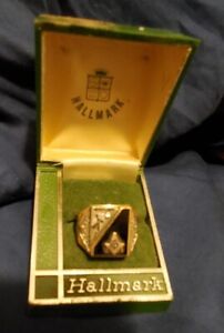 Vintage 10K HALLMARK Yellow Gold Masonic Ring with Diamond 