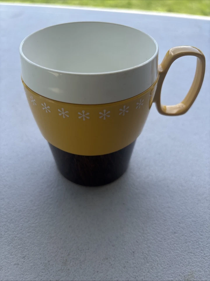 Conjunto de 2 CANECAS PLÁSTICAS vintage mod THERMOWARE amarelo madeira sintética grão 10 oz  - Imagem 1 de 4