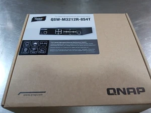 QNAP QSW-M3212R-8S4T Commutateur Ethernet géré demi-largeur monté en rack complet 10 GbE L2 - Photo 1/9