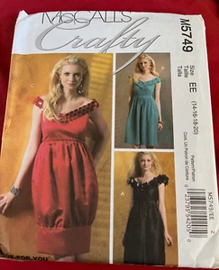 2008 McCall's Crafty Pattern M5749 MISSES' DRESSES Gr. 14-16-18-20 ungeschnitten - Bild 1 von 5