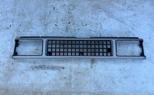 NUEVO rejilla frontal rejilla radiador original Isuzu Trooper I UBS - Imagen 1 de 10
