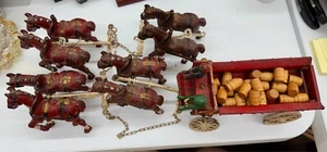 Giocattolo vintage in ghisa - 8 ganci per cavalli Clydesdale che tirano un carro - Foto 1 di 14