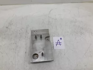 Soporte de barra de refuerzo para parachoques trasero derecho Nissan Pathfinder 2013-2020 OEM - Imagen 1 de 5