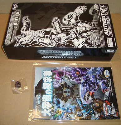 TRANSFORMERS UNITED AUTOBOT SET+COMIC+PIN E-HOBBY LIMITED 2010 TAKARA TOMY - Immagine 1 di 4