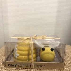NEW TAG Yellow Bumble BEE & BEEHIVE Salt & Pepper Shakers Set Floral Daisy w/Box - Picture 1 of 10
