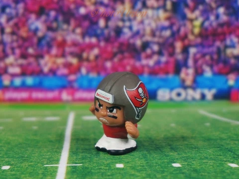 Lil TeenyMates Football League Tampa Bay Buccaneers Figure K1369 E5 Cover