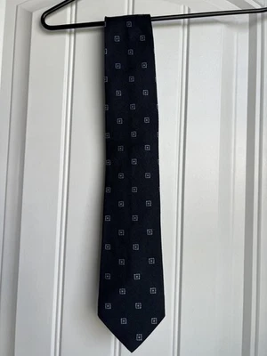Corbata de seda de diseñador diseño cuadrado negro y azul oscuro Saks Fifth Avenue Foto 1 de 2