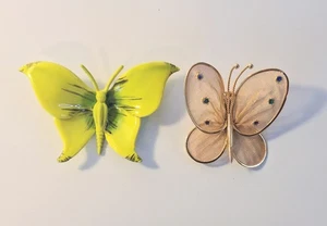 2 Stück ~ Schmetterling Anstecknadeln ~ gelbe Emaille + goldfarbene Netzbroschen wunderschön - Bild 1 von 6