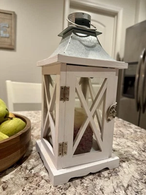 Фермерский домик белый деревянный и металлический подсвечник деревенский декор с ароматической свечой - Изображение 1 из 4