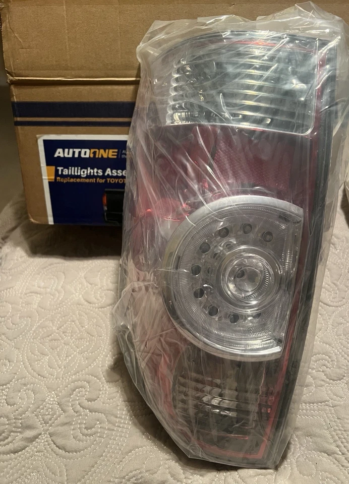 Conjunto de luces traseras Toyota Tacoma Foto 1 de 3