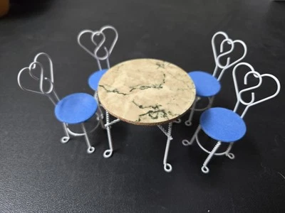 Mesa de heladería de mármol Shackman hecha en Japón con cuatro sillas Foto 1 de 4