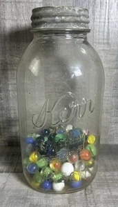Antiguo tarro de albañil Kerr con canicas antiguas 2,5 lb seis tiradores ¡MIRA! - Imagen 1 de 11