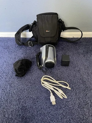 Panasonic Palmcorder SDR-H18 30 GB HDD Digital Camcorder - Silver - Image 1 of 4