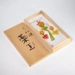 Japanese Silk Kumihimo Kusudama Braided Art Remedy Balls Mounted in Wooden Box - Picture 1 of 6