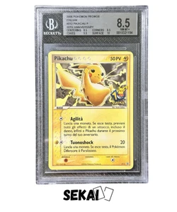 POKEMON BGS 8.5 PIKACHU BLACK STAR PROMO #012 - 10TH ANNIVERSARY POKEMON DAY ITA - Bild 1 von 3