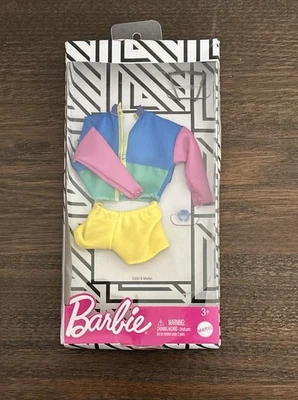 💕*全新* 2019 BARBIE MATTEL 娃娃运动夹克和短裤完整时尚包💕 — 第 1/4 张图片