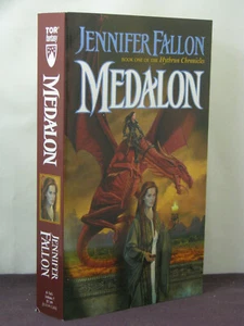 The Hythrun Chronicles: Demon Child 1: Medalon by Jennifer Fallon (2004) unread - Imagen 1 de 3