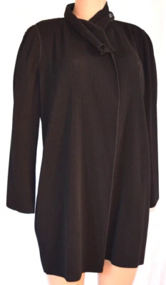 ABRIGO GIORGIO ARMANI NEGRO PLISADO MANGA LARGA TALLA 42 Foto 1 de 4