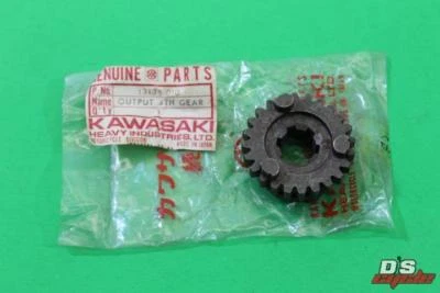 Eje de salida de engranajes Kawasaki 4º KD100 KD80 KE100 KH100 KM100 13135-010 NUEVO DE STOCK Foto 1 de 4