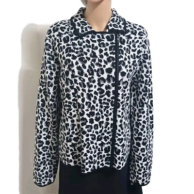 Chaqueta Suéter Ann Taylor XXL Blanco y Negro Estampado Guepardo Cremallera Asimétrica Nueva con Etiquetas Foto 1 de 4