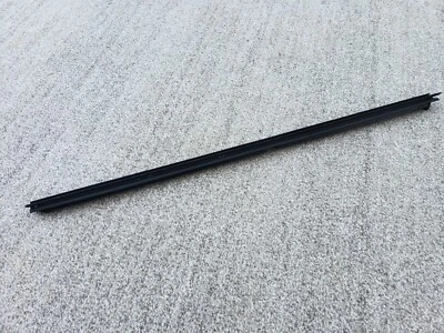 Infiniti M35 2006 moldura de tira de ventana interior trasera derecha OEM Foto 1 de 4