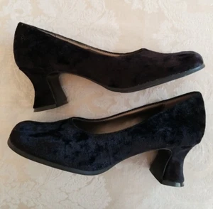 Vintage Y2K Sz.7.5 Black Velveteen Round Toe Heels, Cinderella Look - Picture 1 of 9