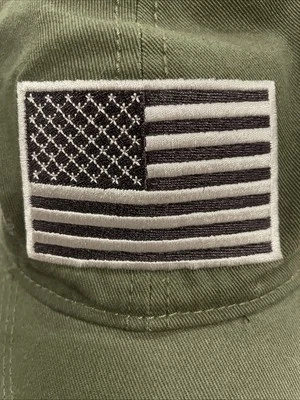 Gorra de béisbol verde Big Accessories bandera americana “The Long Road Home” Foto 1 de 4